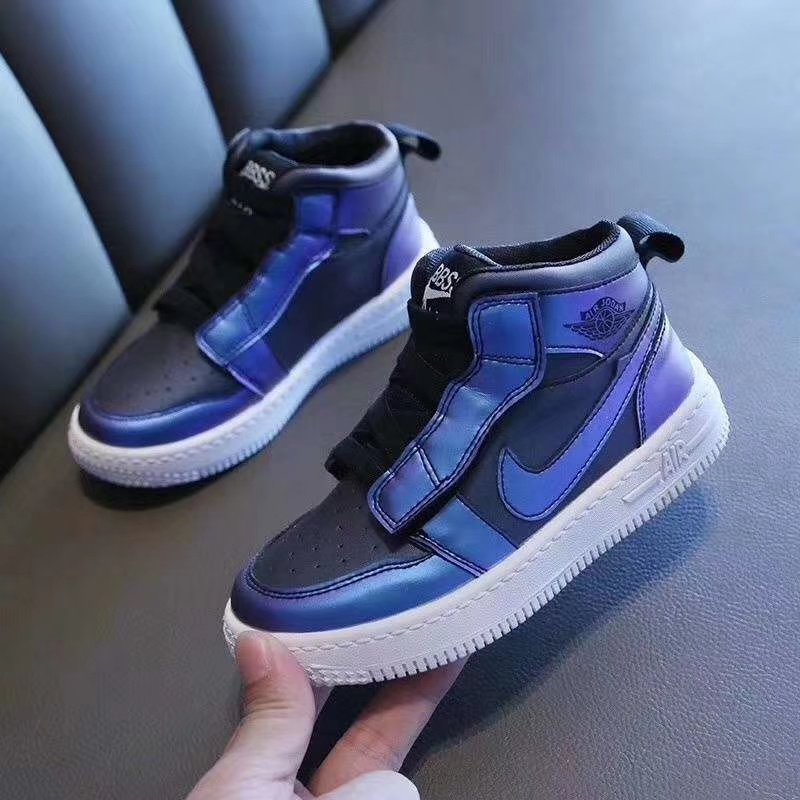 Jordan_s colorful change color dragon _ changes color with different light 26-35-3a0dd9b8